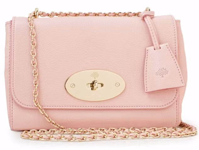 Thêm một mẫu túi thời trang phiên bản nhỏ khác của hãng Mulberry cũng có giá 250 bảng Anh. Đây cũng là một sản phẩm hứa hẹn đắt khách trong năm nay.