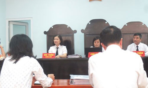 Phiên tòa xem xét đơn khởi kiện của người tiêu dùng với Công ty Coca Cola Việt Nam.