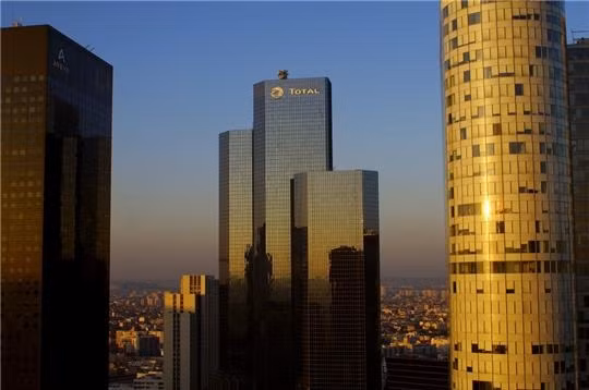 Tour Total là một trong những toà nhà chọc trời ở Paris.