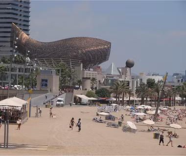 Biệt thự Olimpica ở Barcelona (Tây Ban Nha) mang dáng dấp của một chú cá.