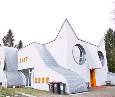 Nhà trẻ ở Wolfartsweier (Đức) được thiết kế giống một con mèo đáng yêu.