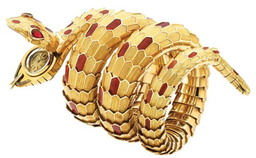Chiếc đồng hồ đeo tay hình rắn nổi bật của thương hiệu Bvlgari.