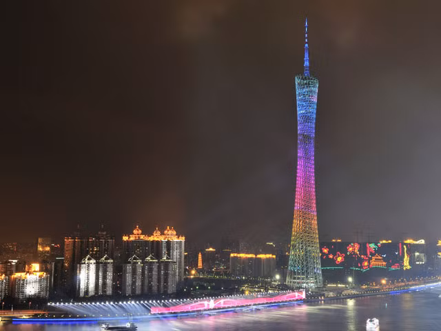 Tháp truyền hình cao thứ 2 trên thế giới hiện nay là tháp Canton Tower, còn gọi là tháp Quảng Châu (cao 600m) ở Quảng Đông, Trung Quốc.