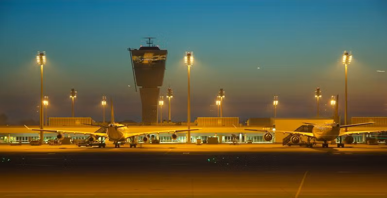 Khung cảnh buổi bình minh tại sân Munich Airport (Đức).