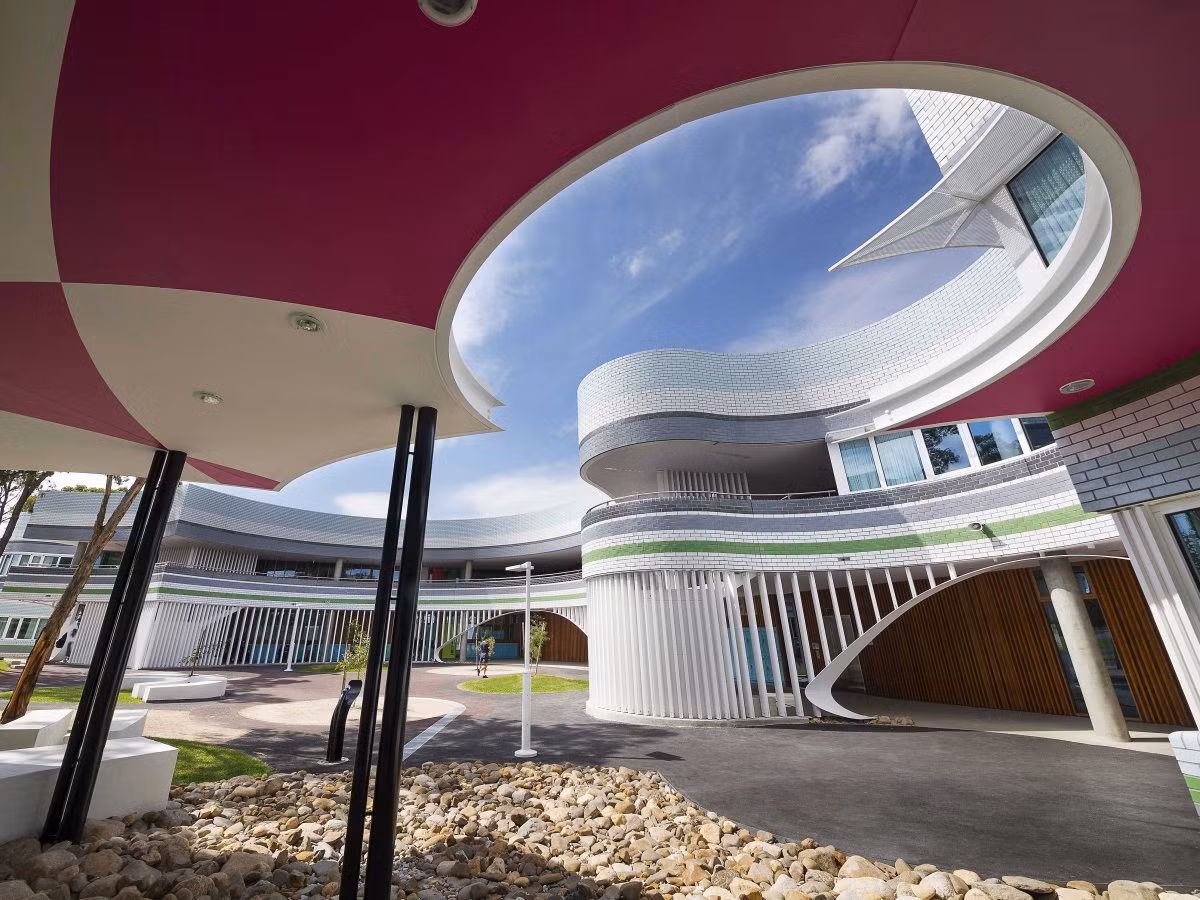 Trường trung học nữ sinh Penleigh and Essendon Grammar ở Melbourne, Australia.