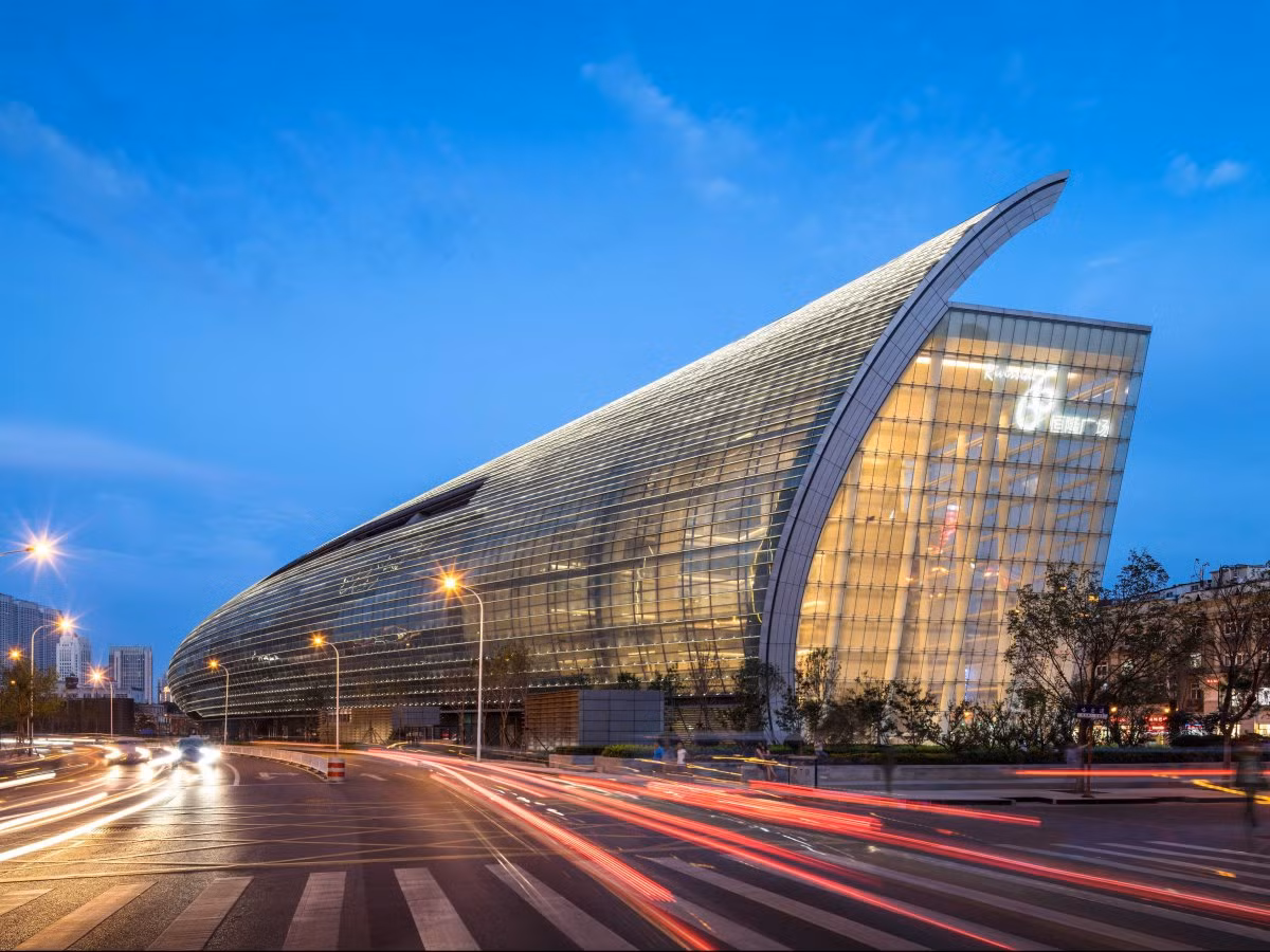 Khu mua sắm Riverside 66 ở Thiên Tân, Trung Quốc, do công ty Kohn Pedersen Fox Associates thiết kế.