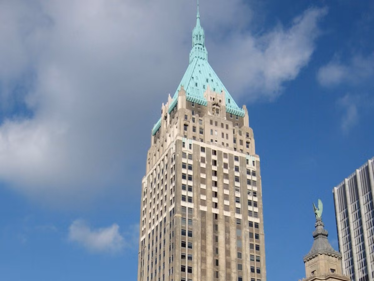 8. Tòa nhà 40 Wall Street, cao 282,5m, New York (1930): Hiện nay còn được gọi là tòa nhà Trump, 40 Wall Street là tòa nhà văn phòng cao nhất trong trung tâm thành phố New York. Tòa nhà giữ được danh hiệu tòa nhà chọc trời cao nhất thế giới trong chưa đầy 1 tháng.