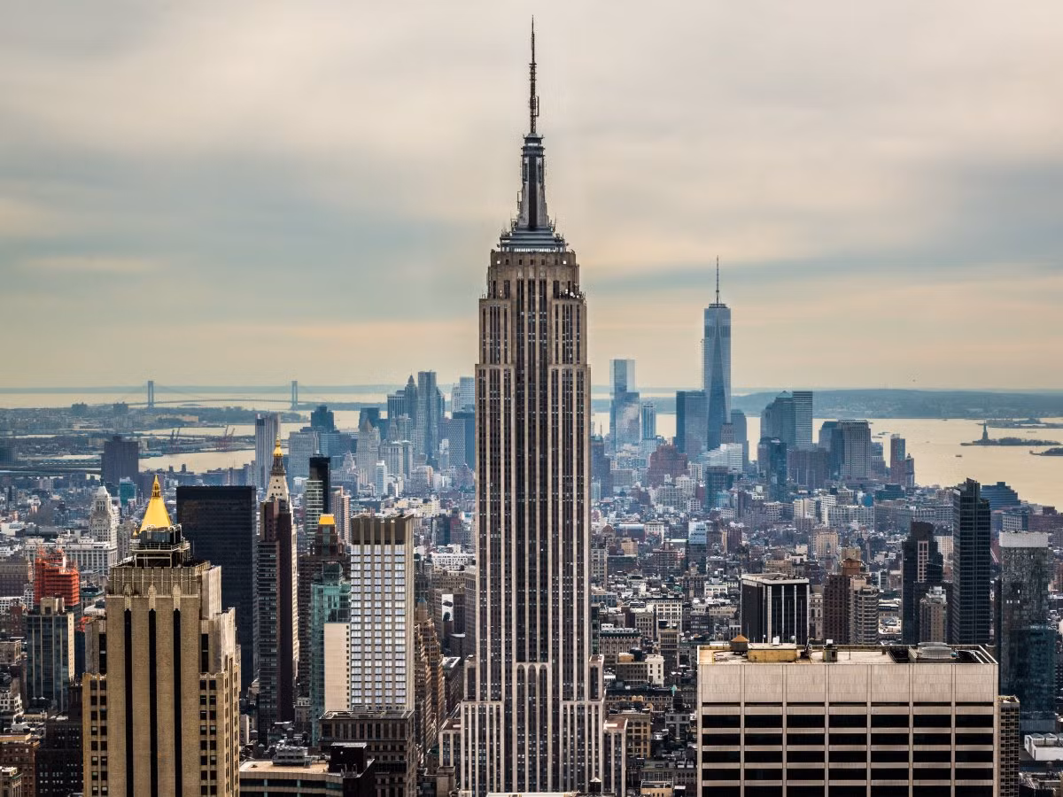 6. Tòa nhà Empire State (cao 381 m), New York, Mỹ (1931): Đây từng là toà nhà cao nhất thế giới trong suốt 40 năm cho đến năm 1972 và là niềm tự hào của người dân Mỹ.