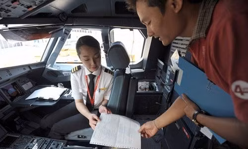 Ngam cac nu phi cong ngoai quoc cua hang bay Viet Nam-Hinh-2