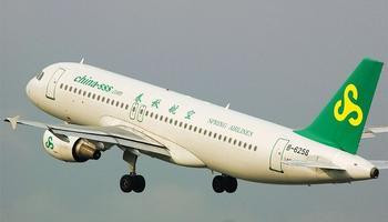 10. Hãng Spring Airlines, trụ sở chính ở Thượng Hải, thành lập năm 2004. Tỷ lệ chuyến bay đúng giờ năm ngoái của hãng là 64,99%.