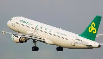 10. Hãng Spring Airlines, trụ sở chính ở Thượng Hải, thành lập năm 2004. Tỷ lệ chuyến bay đúng giờ năm ngoái của hãng là 64,99%.
