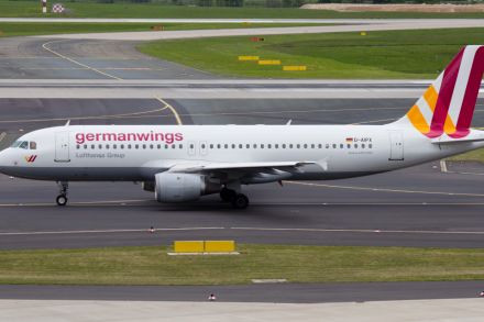 Bi mat bat ngo hang hang khong co may bay A320 roi