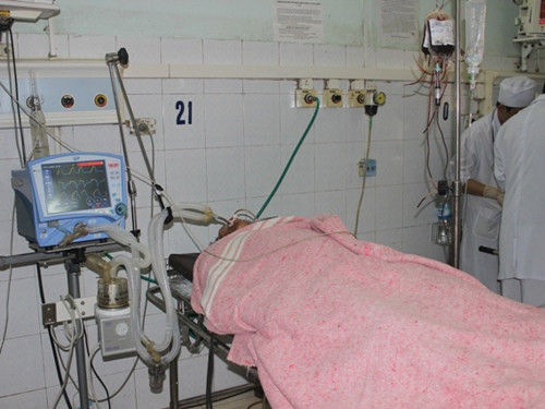 Một nạn nhân 50 tuổi bị thương rất nặng, có nguy cơ tử vong cao.