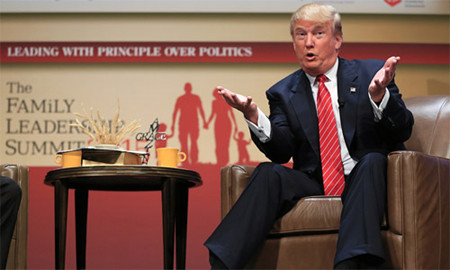 Khi nói về Tổng thống Mỹ đương thời Barack Obama trên chương trình “This Week” của kênh ABC hôm 2/8, tỷ phú Trump phát biểu: “Ông ta chẳng làm được điều gì cho người Mỹ gốc Phi cả… Hãy nhìn xem điều gì đã ra đi cùng tuổi trẻ của họ. Tôi từng nghĩ ông ta sẽ là một nhà lãnh đạo tuyệt vời cho đất nước này... Nhưng ông ta chẳng làm được gì cả”.