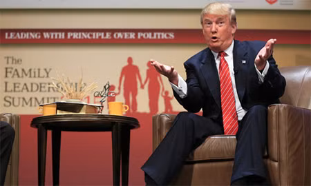 Khi nói về Tổng thống Mỹ đương thời Barack Obama trên chương trình “This Week” của kênh ABC hôm 2/8, tỷ phú Trump phát biểu: “Ông ta chẳng làm được điều gì cho người Mỹ gốc Phi cả… Hãy nhìn xem điều gì đã ra đi cùng tuổi trẻ của họ. Tôi từng nghĩ ông ta sẽ là một nhà lãnh đạo tuyệt vời cho đất nước này... Nhưng ông ta chẳng làm được gì cả”.