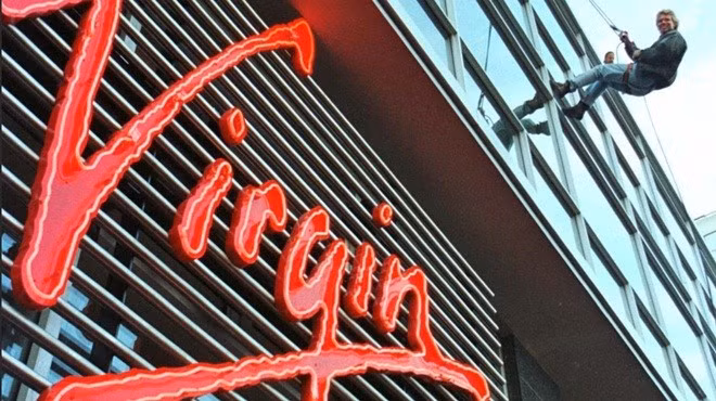 Công ty đầu tiên của tỷ phú Branson thành lập và phát triển là Virgin Records. Sau nhiều năm hoạt động, công ty Virgin Records tới nay đã trở thành một trong 6 công ty thu âm hàng đầu trên thế giới.