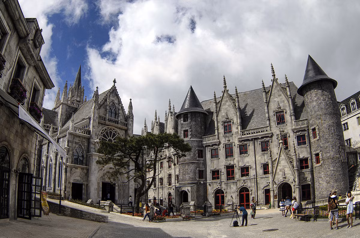 Lang ngam kien truc Gothic tren dinh Ba Na-Hinh-4