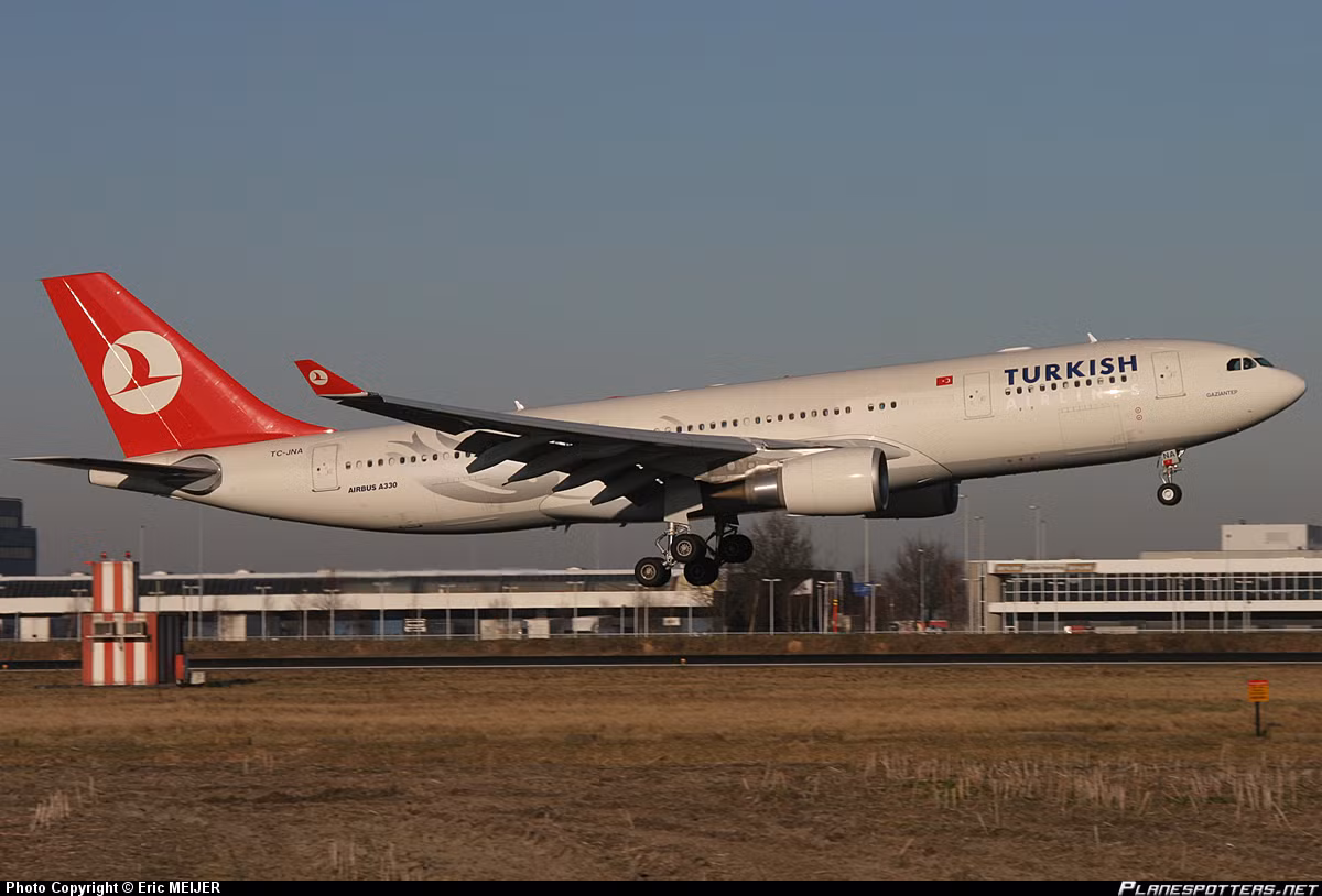 Hiện có 600 máy bay A330 phục vụ ở 82 hãng hàng không trên khắp thế giới, trong đó có hãng Turkish Airlines.