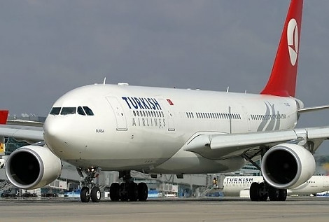 Thiết kế thân cơ bản của A330 được thừa kế từ Airbus A300, như bộ phận mũi/buồng lái, hệ thống lái fly-by-wire và buồng điều khiển từ Airbus A320. A330 được lắp trên các dây chuyền lắp ráp cuối tại Toulouse-Blagnac, Pháp.