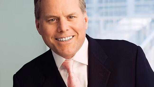 1. David Zaslav, công ty truyền thông Discovery Communications, thu nhập 156,1 triệu USD: David Zaslav sinh năm 1960, đứng đầu top 10 CEO lương cao nhất nước Mỹ năm ngoái. Năm 2007, ông trở thành Giám đốc điều hành (CEO) của hãng truyền thông Discovery. Mạng lưới Discovery đã đạt gần 3 tỷ thuê bao tại hơn 220 quốc gia.