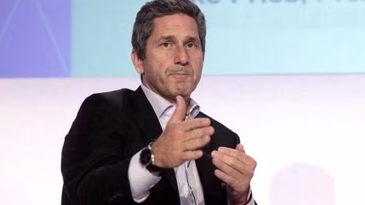 2. Michael Fries, CEO hãng truyền hình cáp quốc tế Liberty Global, mức lương 111,9 triệu USD: Liberty Global là hãng truyền hình cáp quốc tế hàng đầu thế giới, cung cấp cho hơn 27 triệu khách hàng, hoạt động ở 14 quốc gia và đạt được doanh thu 18 tỷ USD. Với 29 năm kinh nghiệm trong ngành công nghiệp truyền thông và truyền hình cáp, Fries được bổ nhiệm là Chủ tịch và CEO vào năm 2005.