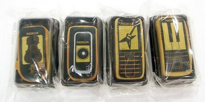 Chiếc bánh trung thu thương mại nhất: Hãng điện thoại lừng danh một thời Nokia đã tạo ra những chiếc bánh trung thu hình chiếc điện thoại để tặng cho khách hàng ở Đài Loan khi mua sản phẩm của hãng.