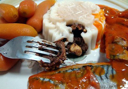 Chiếc bánh kỳ lạ nhất: Nhiều dân cư mạng Trung Quốc đã chia sẻ một loại bánh trung thu có công thức hết sức kỳ lạ gồm nhân hỗn hợp rượu vang, vodka, chocolate, đường...