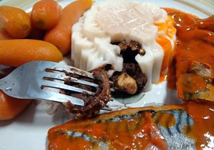 Chiếc bánh kỳ lạ nhất: Nhiều dân cư mạng Trung Quốc đã chia sẻ một loại bánh trung thu có công thức hết sức kỳ lạ gồm nhân hỗn hợp rượu vang, vodka, chocolate, đường...