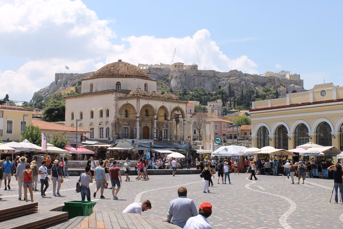 Vừa qua, Hy Lạp đã cho đóng cửa hàng loạt ngân hàng. Ngày 27/6, hơn 1/3 máy ATM của Hy Lạp đã hết tiền do người dân trước đó đã ồ ạt rút tiền khỏi ngân hàng.