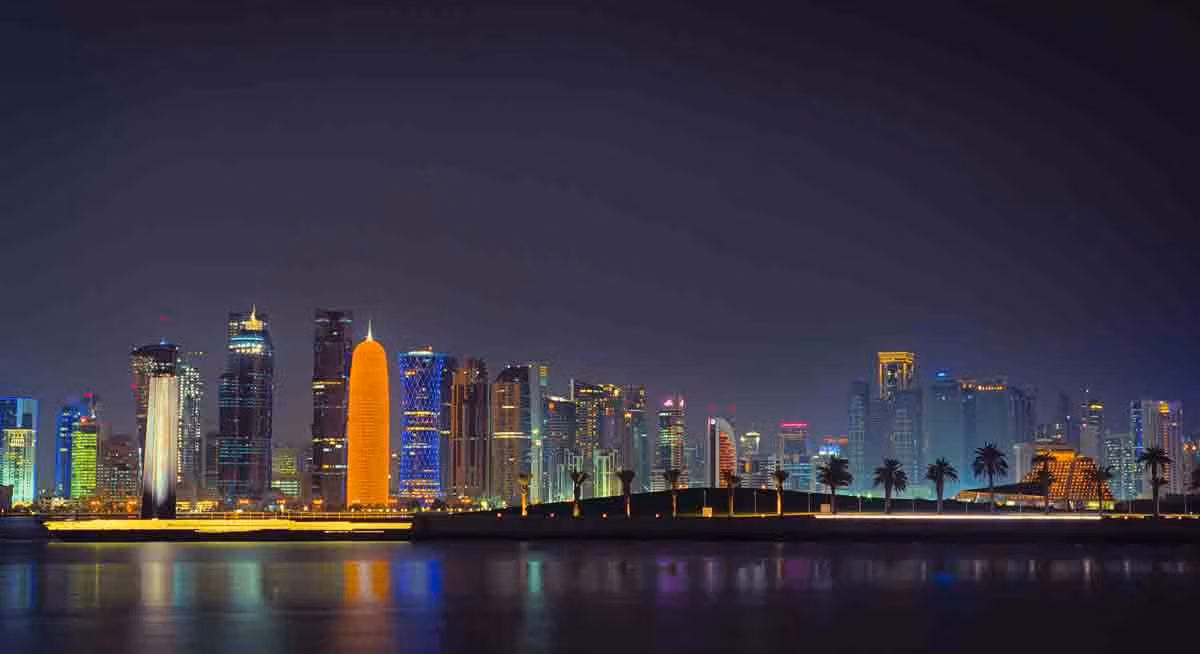 Từ năm 2000, Qatar đã xây dựng, quy hoạch hoặc đang thi công 58 tòa nhà chọc trời tại Doha, kèm theo đó là các bảo tàng, sân vận động và những dự án khổng lồ.