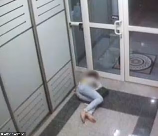 Nu tiep vien hang khong say xin bi sep chop