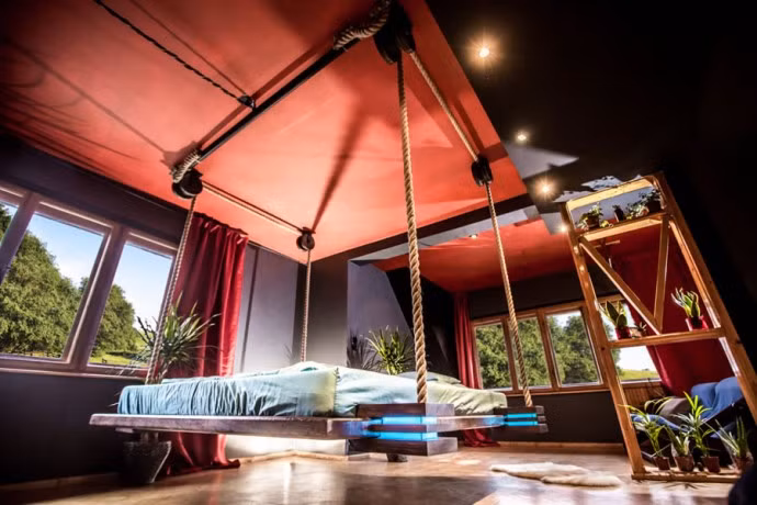 Cỡ giường lớn nhất nặng khoảng 80 kg và các tính năng bảo vệ được thiết kế sao cho đảm bảo an toàn nhất khi kéo lên và hạ xuống.