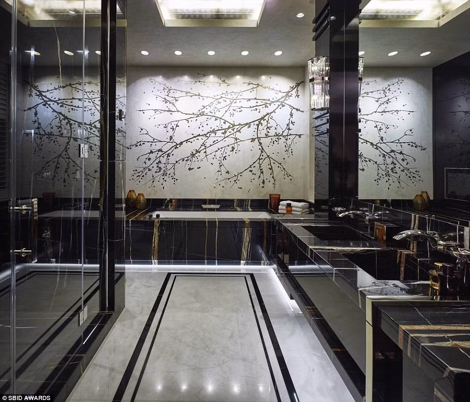 Nội thất phòng tắm hết sức xa hoa của một ngôi nhà kiểu biệt thự có tên Milner Lodge ở Knightsbridge (Anh).