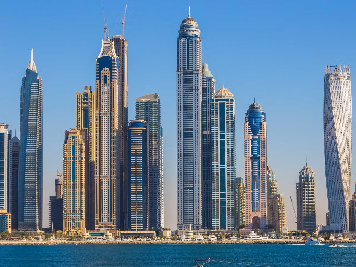 6. Dubai, UAE, có 686 nhà cao tầng trên diện tích 3.885 km2.