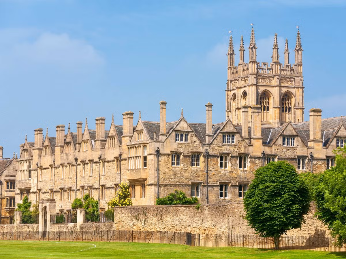 Năm 2010, Blavatnik tặng 117 triệu USD cho Đại học Oxford ở Anh.
