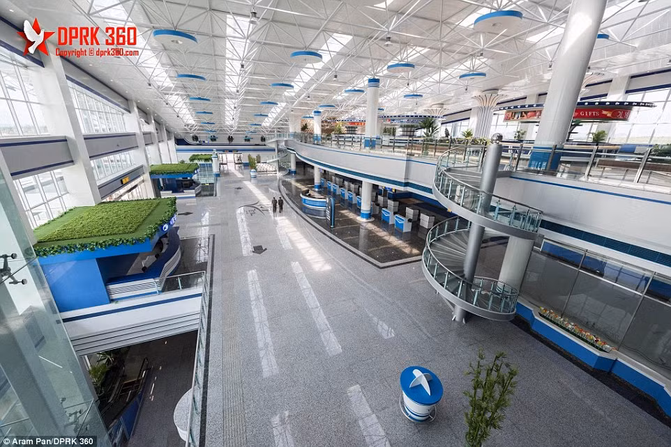 Nhiếp ảnh gia người Singapore Aram Pan đã trở thành một trong những du khách đầu tiên đến sân bay Triều Tiên mới xây dựng với các trang thiết bị hiện đại nhất.