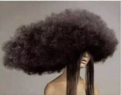 Mái tóc bồng bềnh được lấy cảm hứng từ những áng mây.