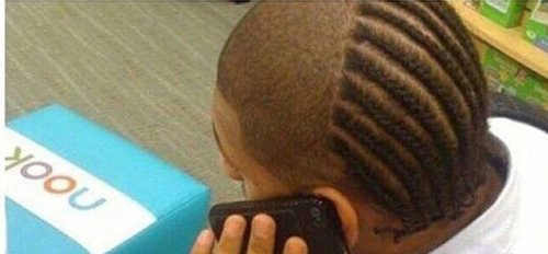 Mái tóc nửa cạo nửa tết cực kỳ công phu.