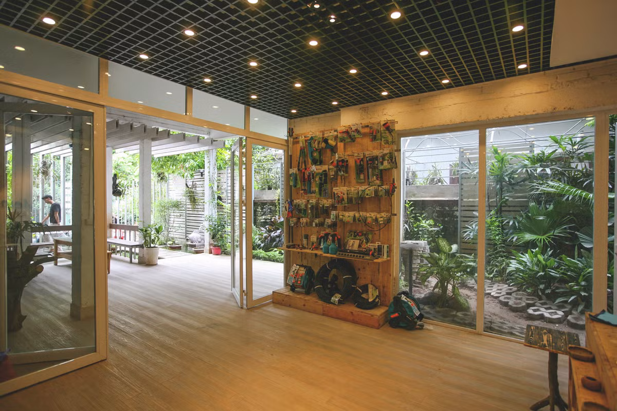 Không gian trưng bày bên trong tòa nhà văn phòng.