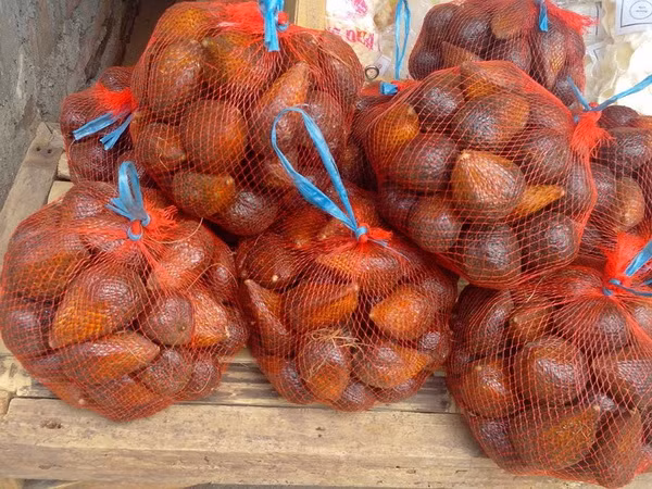 Sau đó, người ta đóng thành từng túi để bán ra thị trường.