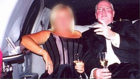 Trùm ma túy Philip Baron: Trong 15 năm, Philip Baron đứng đầu các hoạt động buôn bán ma túy quốc tế, sống trong những biệt thự sang trọng và tự nhận mình “đứng trên luật”. "Cuộc sống của hắn toàn rượu và gái đẹp", cảnh sát cho biết.