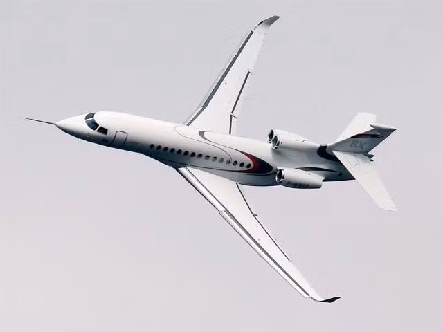 Máy bay phản lực Falcon 8X của Dassault, hãng hàng không đặt trụ sở tại thủ đô Paris, Pháp.