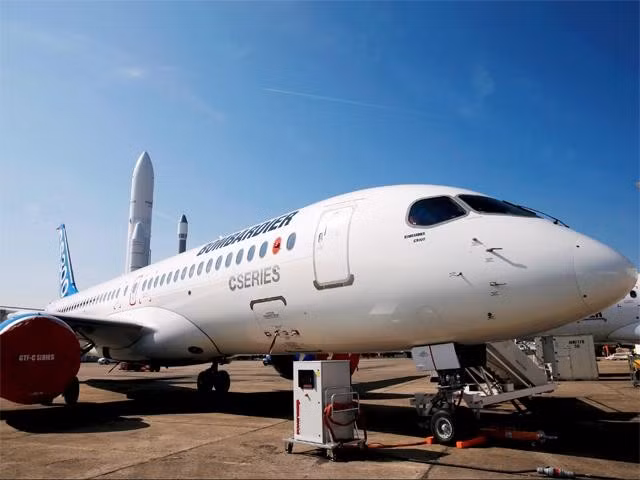 Bombardier, một công ty sản xuất máy bay thương mại của Canada, cũng đưa tới triển lãm năm nay chiếc CS300. Chiếc CS300 có khả năng chở tới 149 người và tiết kiệm nhiên liệu hơn 20% so với phi cơ cùng loại.
