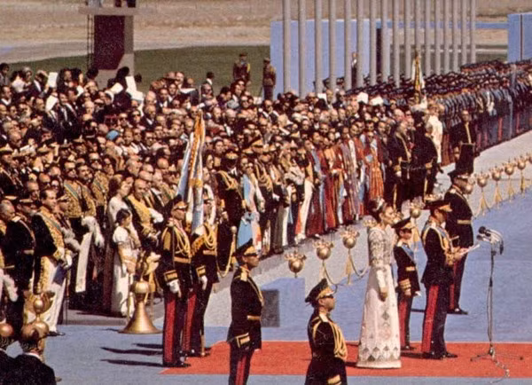 Khách mời của bữa tiệc là các vị nguyên thủ quốc gia, chính khách từ khắp nơi trên thế giới như Hoàng tử Philip và công chúa Anne của nước Anh, Chính khách Nikolai Podgorny tới từ Ukraine, Đức Hồng Y Maximilien de Furstenberg của Tòa thánh Vatican... Ngoài ra còn có sự góp mặt của những nhà lãnh đạo cao cấp khác đến từ Đan Mạch, Bỉ, Pháp, Mỹ, Malaysia, Hàn Quốc, Ấn Độ…