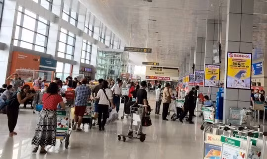 Sau khi nhà ga T2 đi vào hoạt động ổn định từ đầu năm 2015, nhà ga hành khách T1 bắt đầu được sử dụng khai thác các đường bay nội địa.