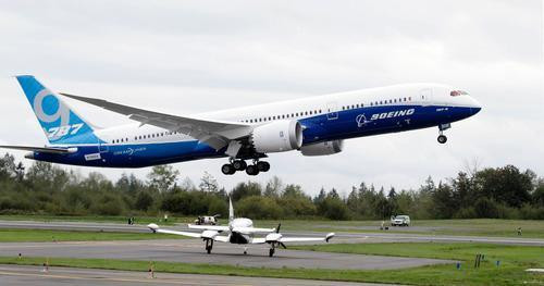 Ngoài ra, độ ẩm trong máy bay cao hơn và chênh lệch áp suất trong khoang giảm đi giúp hành khách bớt mệt mỏi trên những chuyến bay đường dài.