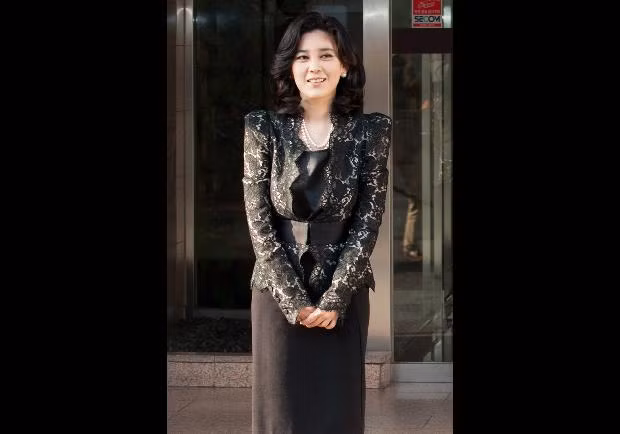 Bà Lee Boo-Jin cũng là một trong 3 người có tên trong danh sách thừa kế Tập đoàn Samsung từ cha mình, Chủ tịch Lee Kun-Hee.