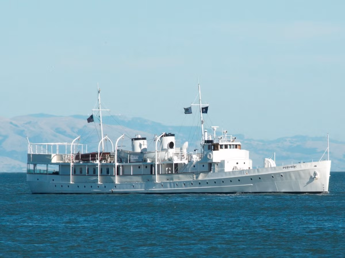 Năm 1934, khi Mỹ đã có một chỗ đứng tốt hơn về tài chính trên thế giới, Tổng thống Mỹ Franklin Delano Roosevelt đưa chiếc USS Potomac để phục vụ như một tàu tuần dương điều hành.