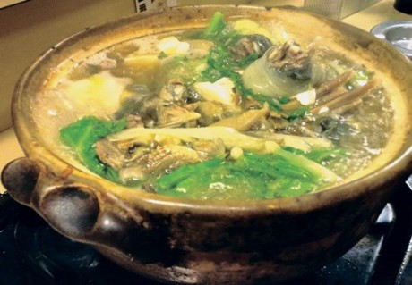 1. Suppon (thịt rùa): Đây là món ăn xa xỉ chế biến từ rùa lột được người Nhật ưa chuộng. Tim rùa thường được hòa uống cùng rượu hoặc có thể ăn sống. Phần còn lại được chế biến theo nhiều cách khác nhau và mỗi phần ăn suppon có giá khoảng 100 USD (hơn 2 triệu đồng).