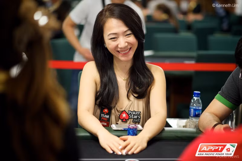 Nói về công việc của mình, Lin cho biết các tay chơi chuyên nghiệp đều coi việc đánh poker giống như hoạt động kinh doanh với những rủi ro vốn có của nó và cô cũng không phải ngoại lệ.